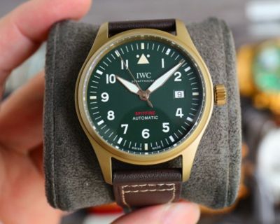 IWC  Spitfire Fighter  9015 Automatic Movement 39mm  Watch